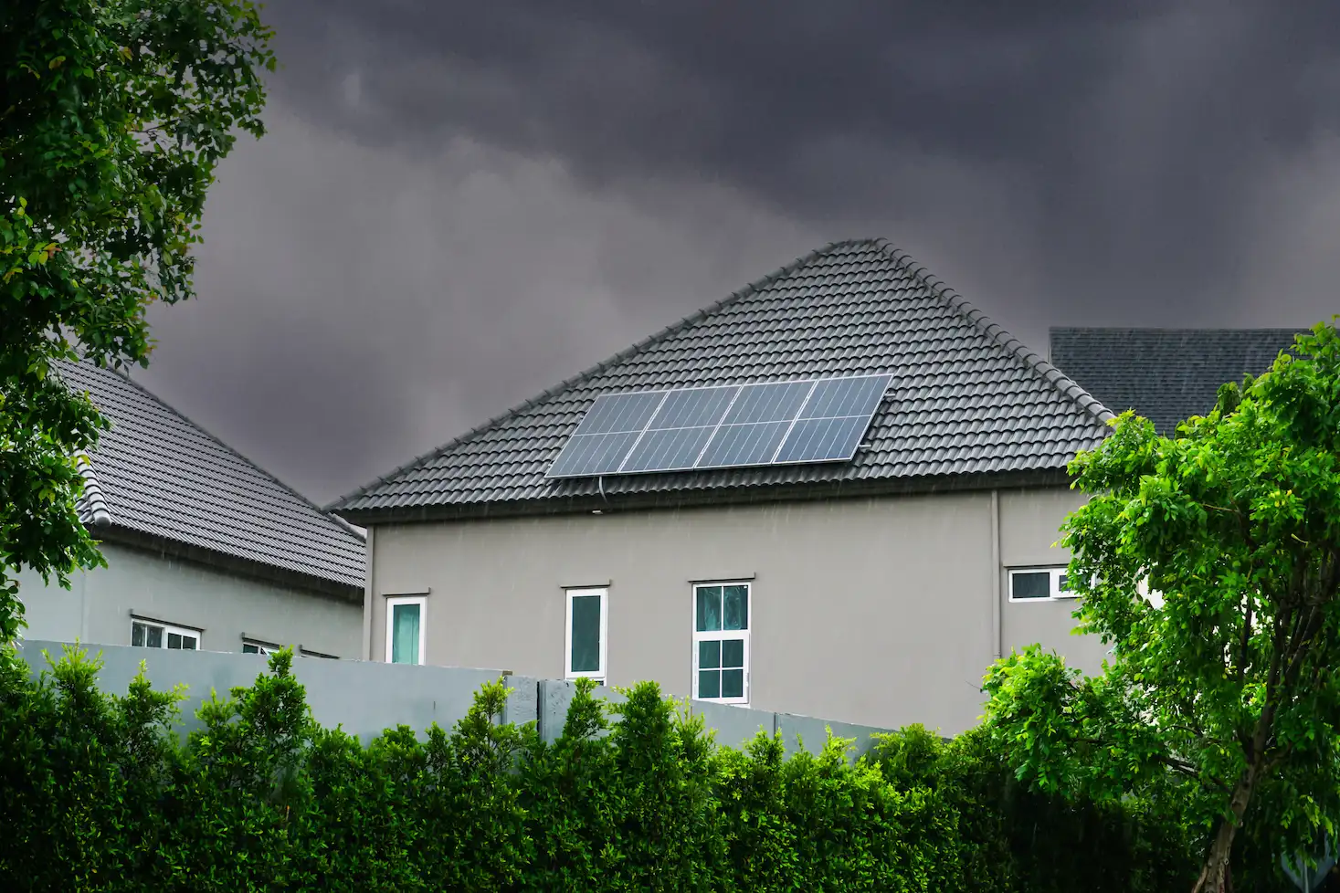 Cover Image for Do Solar Panels Survive Hurricanes and Hail? What the Ratings Actually Mean