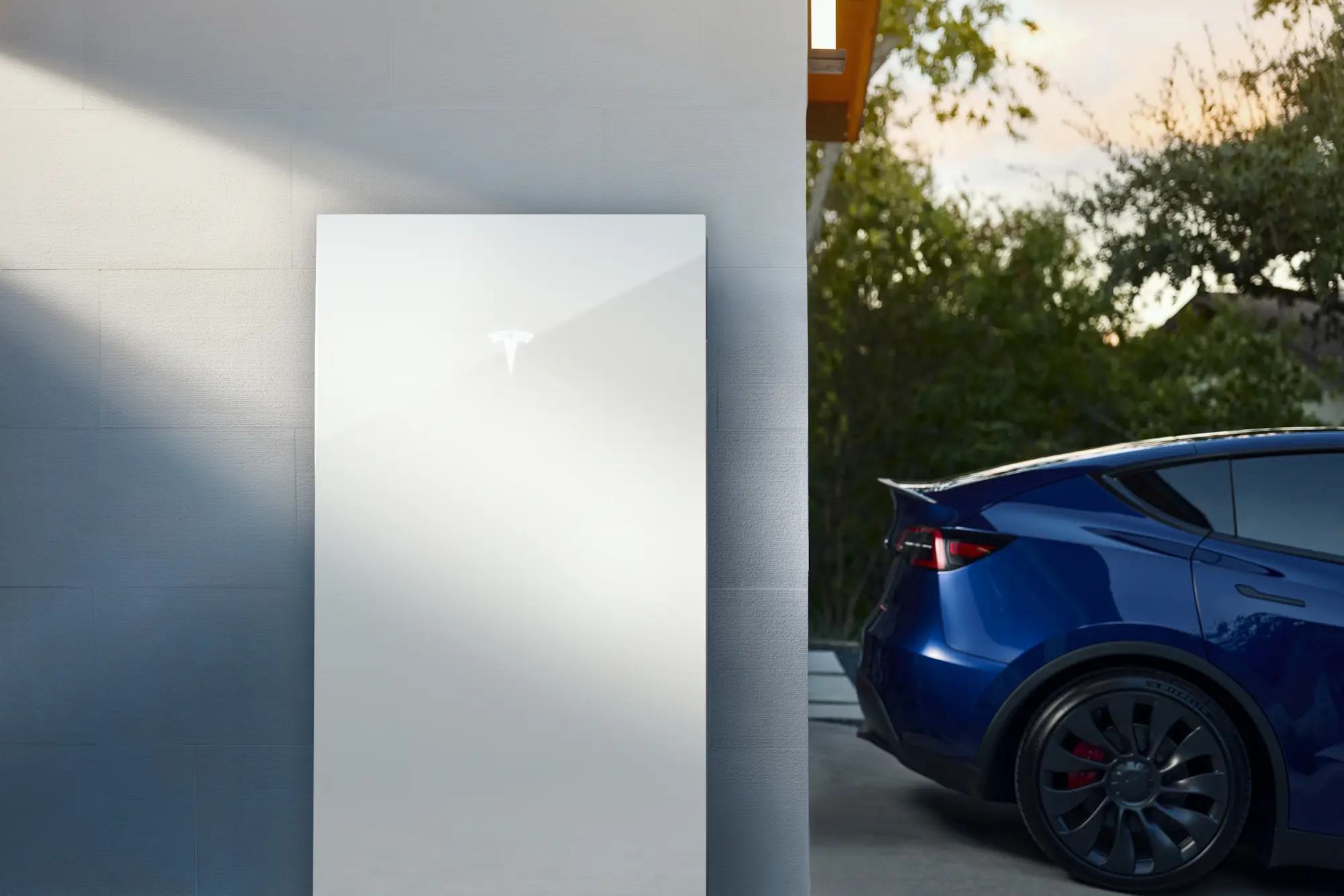 Cover Image for Enphase vs SolarEdge vs Tesla Powerwall 3: Which Inverter System Is Best for Your Home?